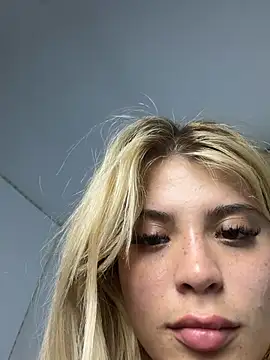 _Alicee_1 – Naživo XXX chat