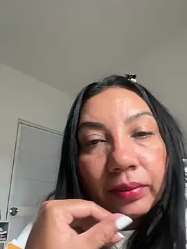Chatroom XXX en direct de GoldenIsabella