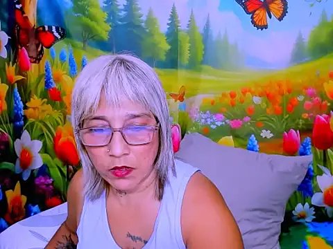 indianroxy's Live XXX Chat