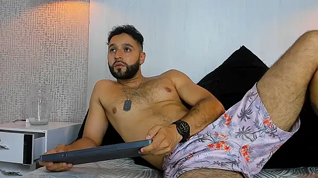 Chatroom XXX en direct de Mike333_