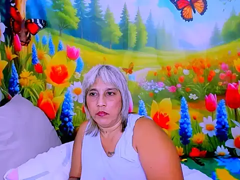 indianroxy's Live XXX Chat