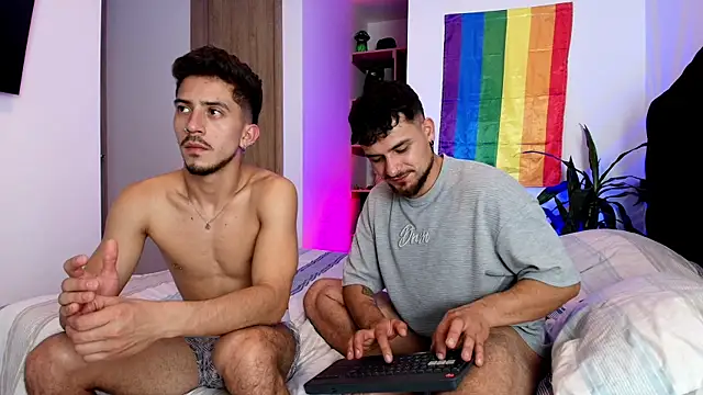 Two_sinzXX's Live XXX Chat
