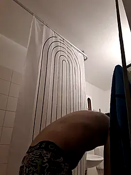 Taycanman69 现场XXX聊天