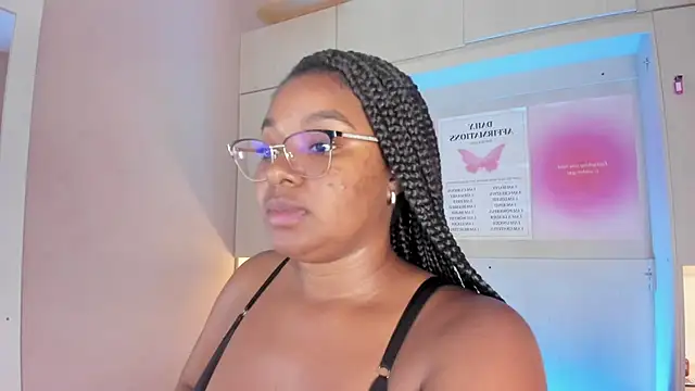 tamaraa_smiith Adlı Modelin Canlı XXX Sohbeti