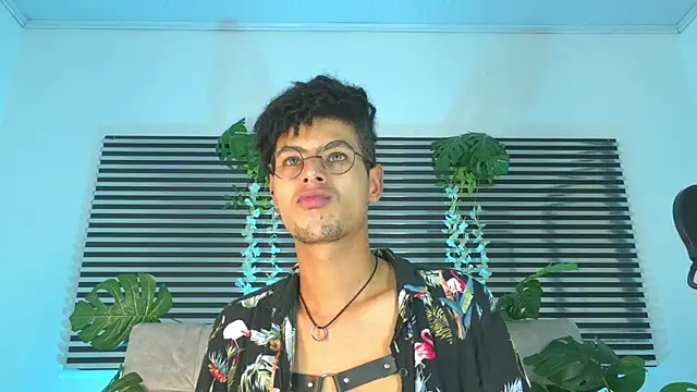 Chatroom XXX en direct de ThiiagoSaeenz