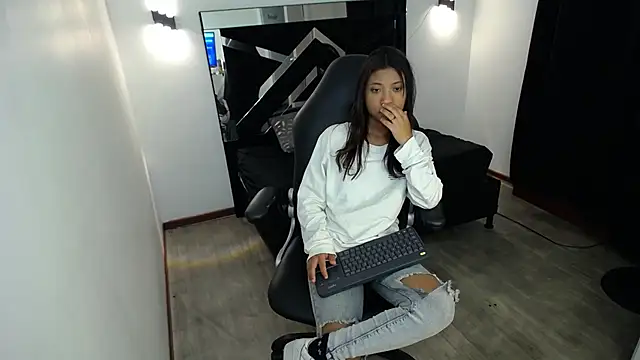 Chat +18 de MarianaRojas_ ao vivo