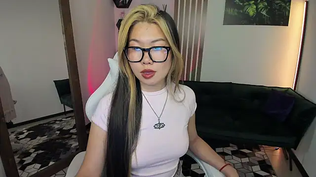 LunaPurrr's Live XXX Chat