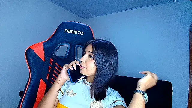 Rousse_violett Chat XXX live