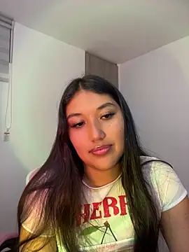SharaRous Adlı Modelin Canlı XXX Sohbeti
