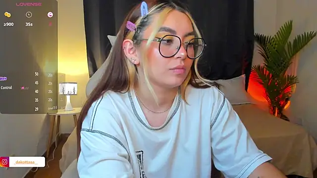XXX chat uživo modela dakottaa_