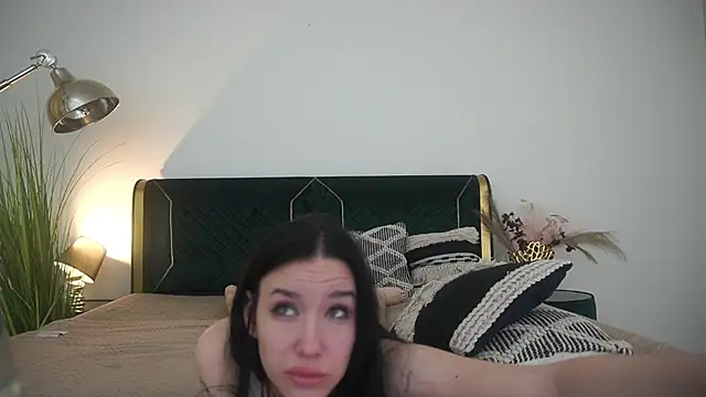NikkiGoldSide's Live XXX Chat