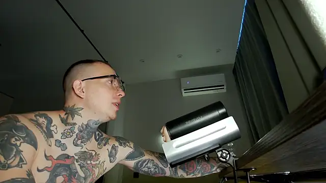 Tommy_cat's Live XXX Chat