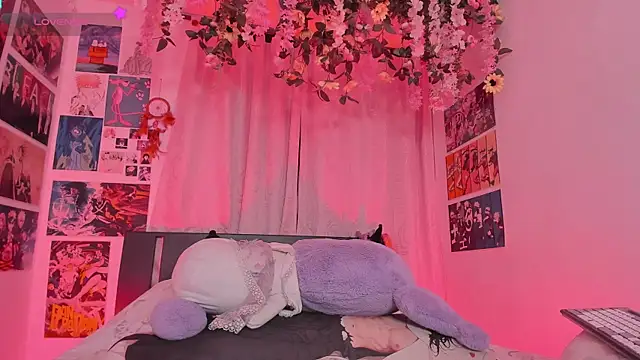 MissCurvyTop live XXX chat