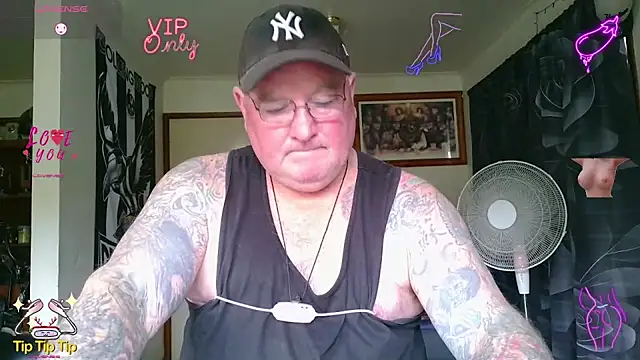 KINKYBLUEYES69's Live XXX Chat