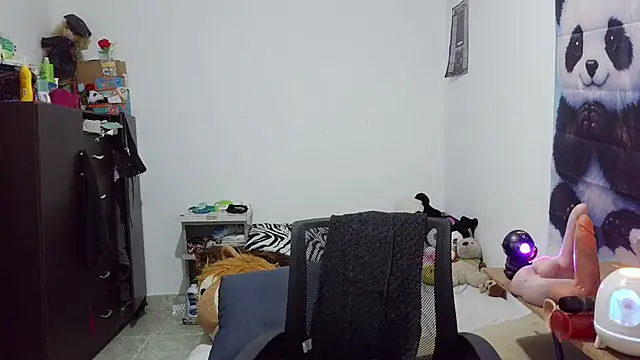 curly_greeneyed's Live XXX Chat