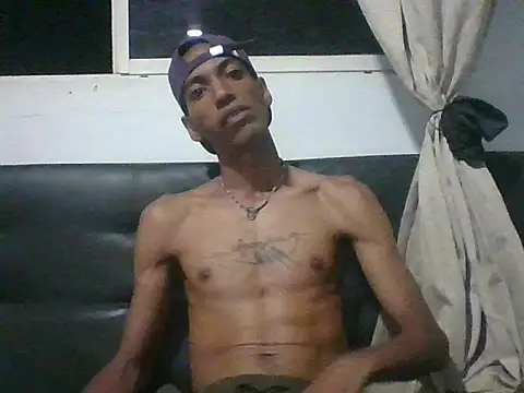 AlbertBigCock Adlı Modelin Canlı XXX Sohbeti