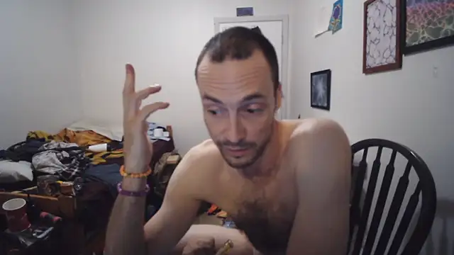 JohnnyMoves' Live XXX Chat
