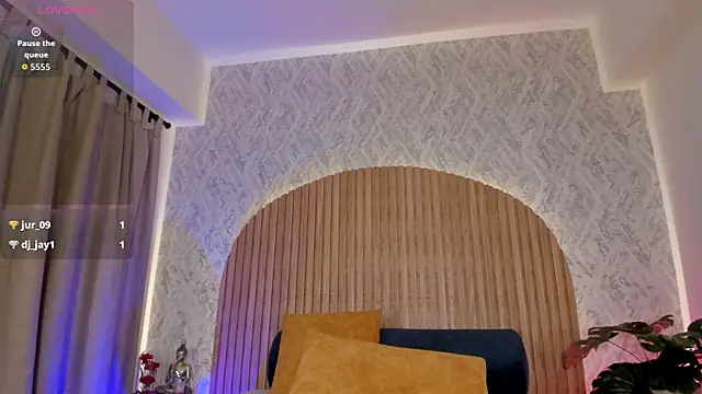 Chat +18 de Victoria_Blake_ ao vivo