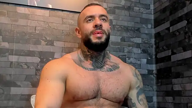 Chat XXX en directo de BruceDallas
