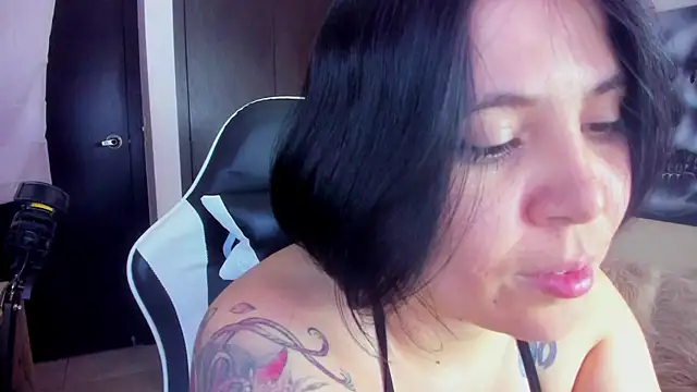 AilynRed Live XXX Chat