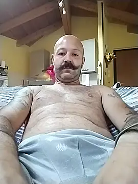 Thereal231193 élő XXX-chatje