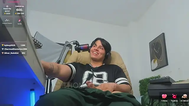 Thom_Ohtani's Live XXX Chat