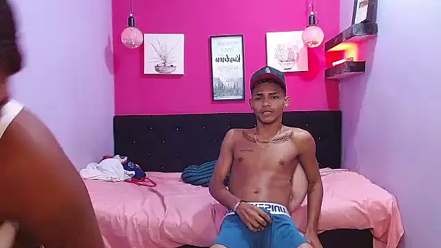black_twinks 现场XXX聊天