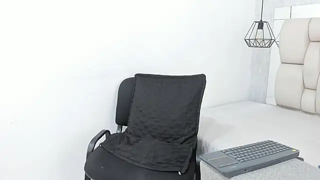 Bella_adamss_'s Live XXX Chat