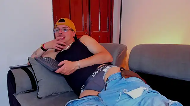 Онлайн чат XXX Leo_Hunt_