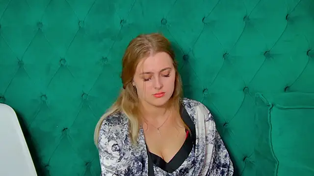 EllaBells élő XXX-chatje