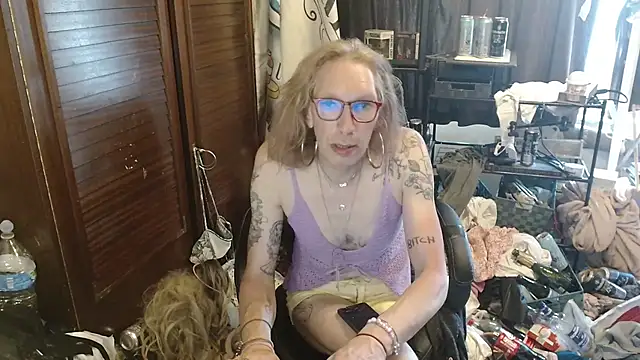 Ombeline1's Live XXX Chat