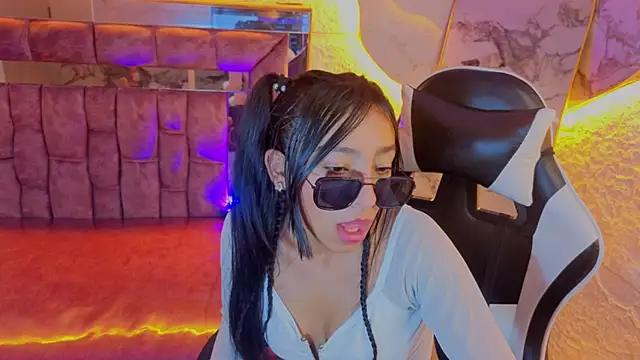 XXX chat uživo modela Adarasuri_v