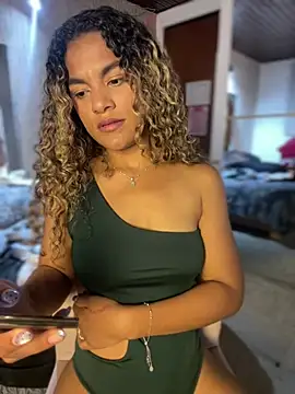 AngelPinkk_ Adlı Modelin Canlı XXX Sohbeti