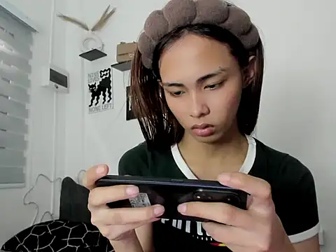 UrHolyBody live XXX chat