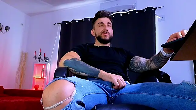 MightyAaron66 live XXX chat