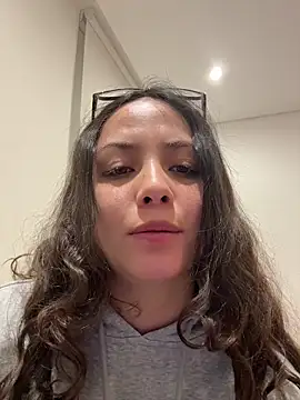 Megan_Rodrigo Adlı Modelin Canlı XXX Sohbeti