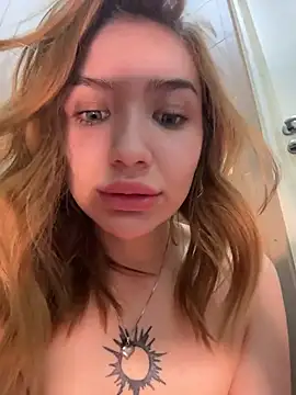 צ'אט XXX בשידור חי של FlashTitsRoyal