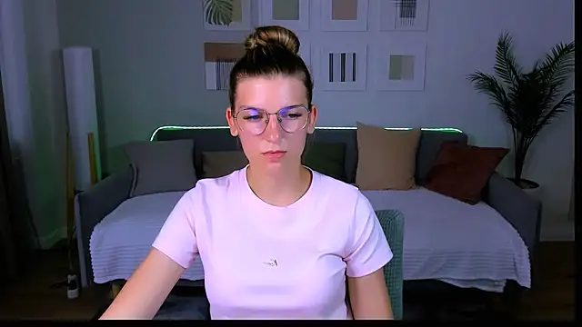 AnnaThorne Adlı Modelin Canlı XXX Sohbeti
