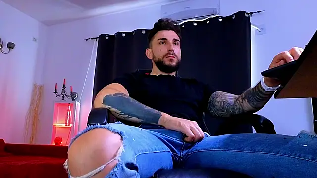 MightyAaron66 live XXX chat