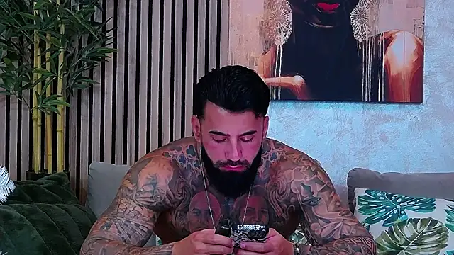 צ'אט XXX בשידור חי של masterkingofmusclee