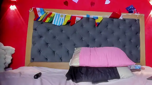YayaHilton Chat XXX live