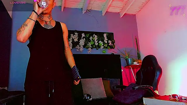 צ'אט XXX בשידור חי של HannibalLester