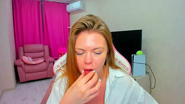 Strawberrye Live XXX-Chat