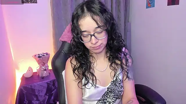 Chat XXX ao vivo de indra_cam