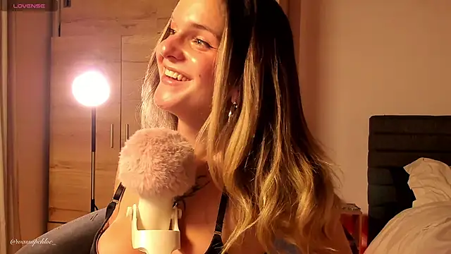 צ'אט XXX בשידור חי של misschloe__