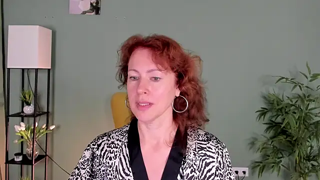 LeticiaRomano élő XXX-chatje