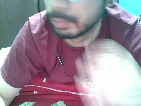 Precumboner élő XXX-chatje