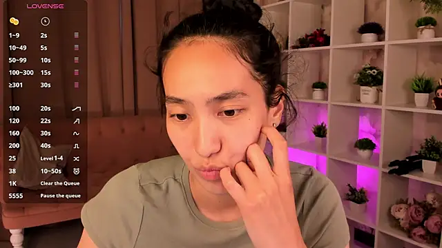 FlirtyAura's Live XXX Chat