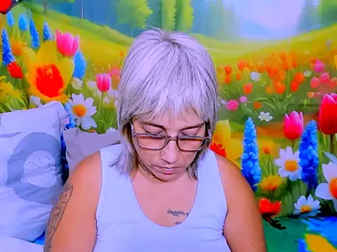 indianroxy Adlı Modelin Canlı XXX Sohbeti