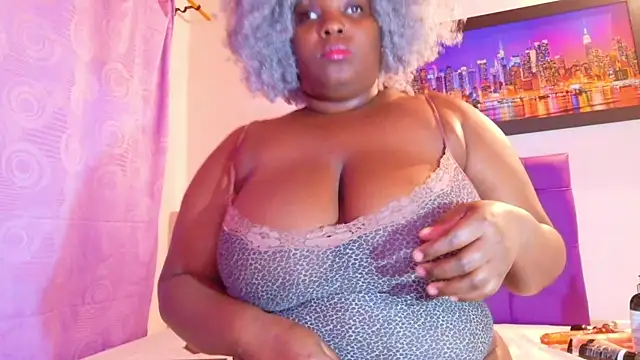 ebony_NeighborMoans Adlı Modelin Canlı XXX Sohbeti
